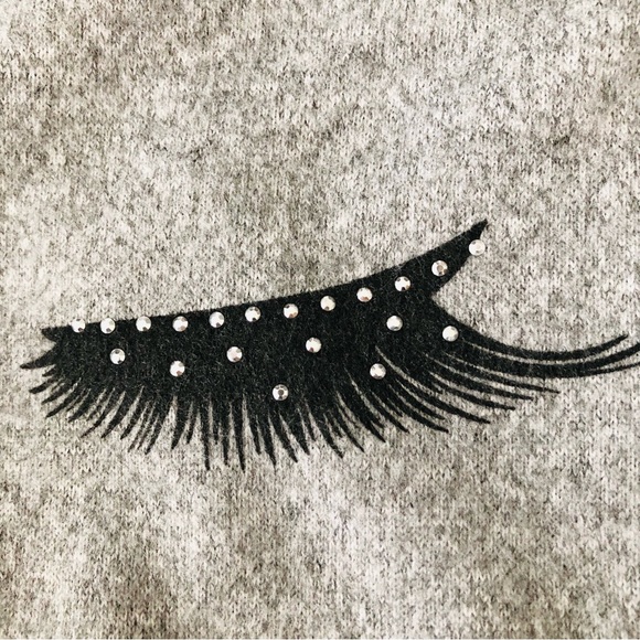 $10 SALE! LOVE + LUXE Heather Gray Eyelashes Lips Face Long Sleeves Sweater XL - Picture 3 of 12